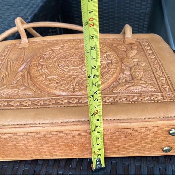 Vintage Mexican Tooled Leather Accordion Handbag - Picture 7 of 8